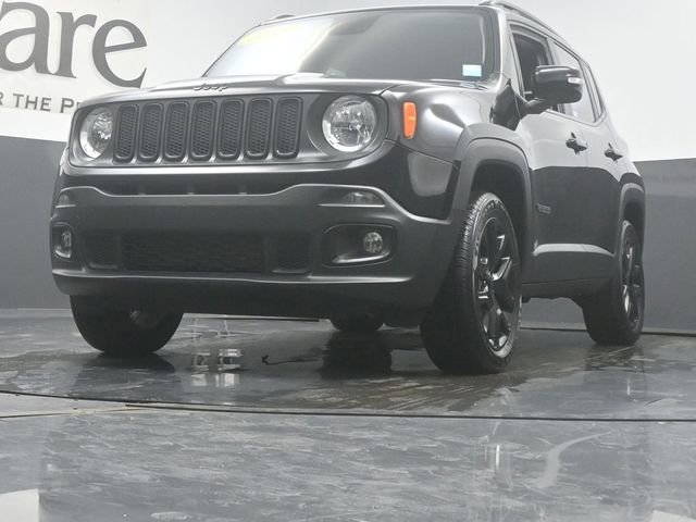 Used 2018 Jeep Renegade Altitude w/ UConnect 8.4 Nav Group AWD/4WD image 4