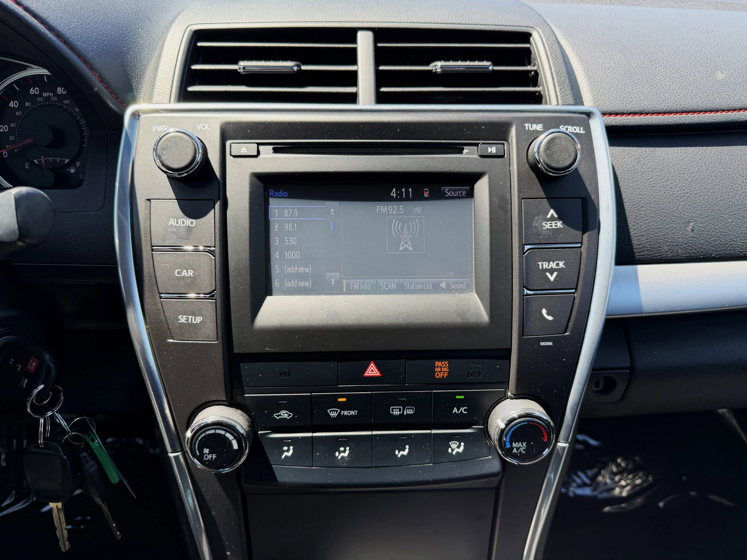 Used 2015 Toyota Camry SE FWD image 25