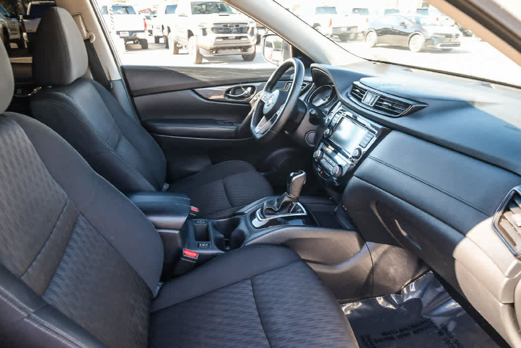 Used 2020 Nissan Rogue SV FWD image 46