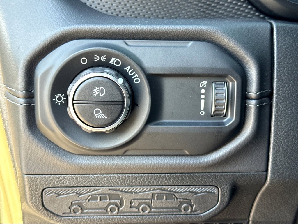 Certified 2025 Jeep Gladiator Rubicon w/ Convenience Group image 15