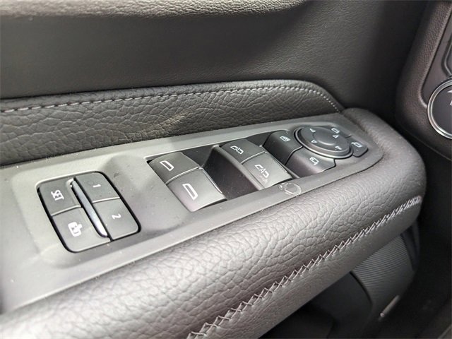 Used 2024 GMC Yukon XL Denali image 28