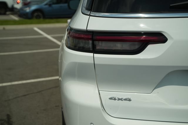 New 2026 Jeep Grand Cherokee L Laredo w/ MOPAR Finishing Package AWD/4WD image 44