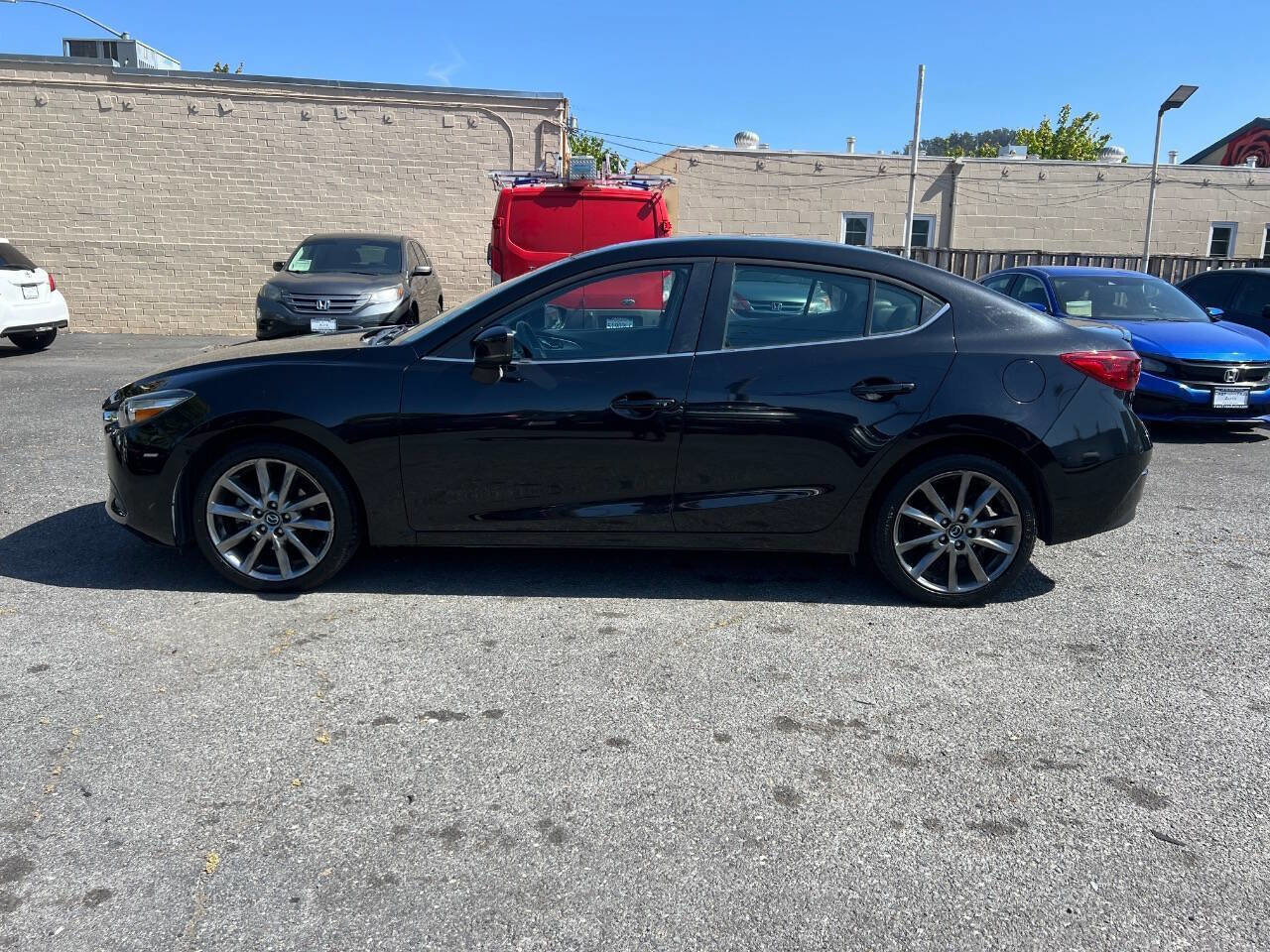 Used 2018 MAZDA MAZDA3 Touring FWD image 6
