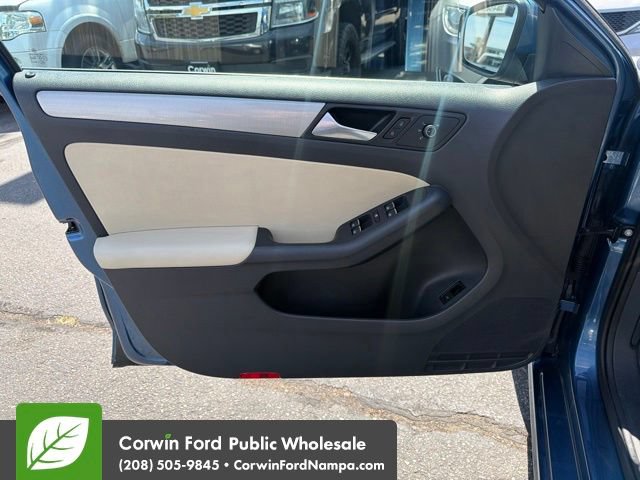 Used 2015 Volkswagen Jetta SE FWD image 12