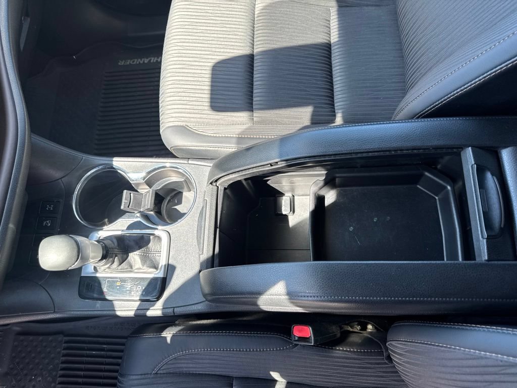 Used 2017 Toyota Highlander Plus AWD/4WD image 24