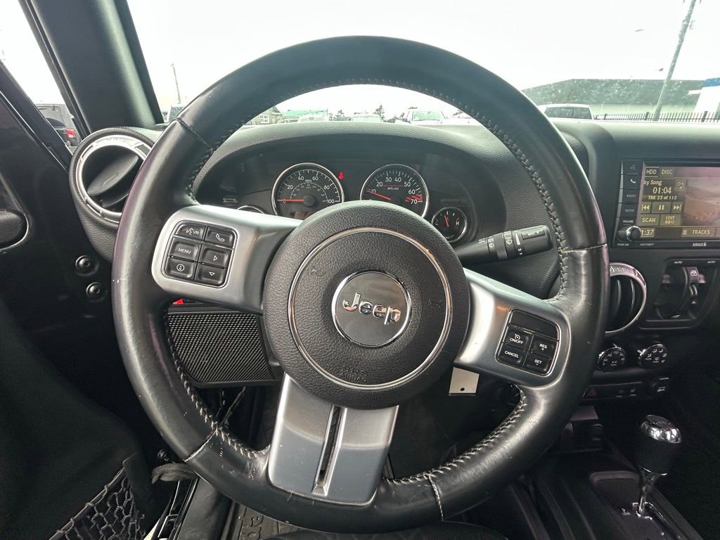 Used 2015 Jeep Wrangler Unlimited Rubicon AWD/4WD image 15