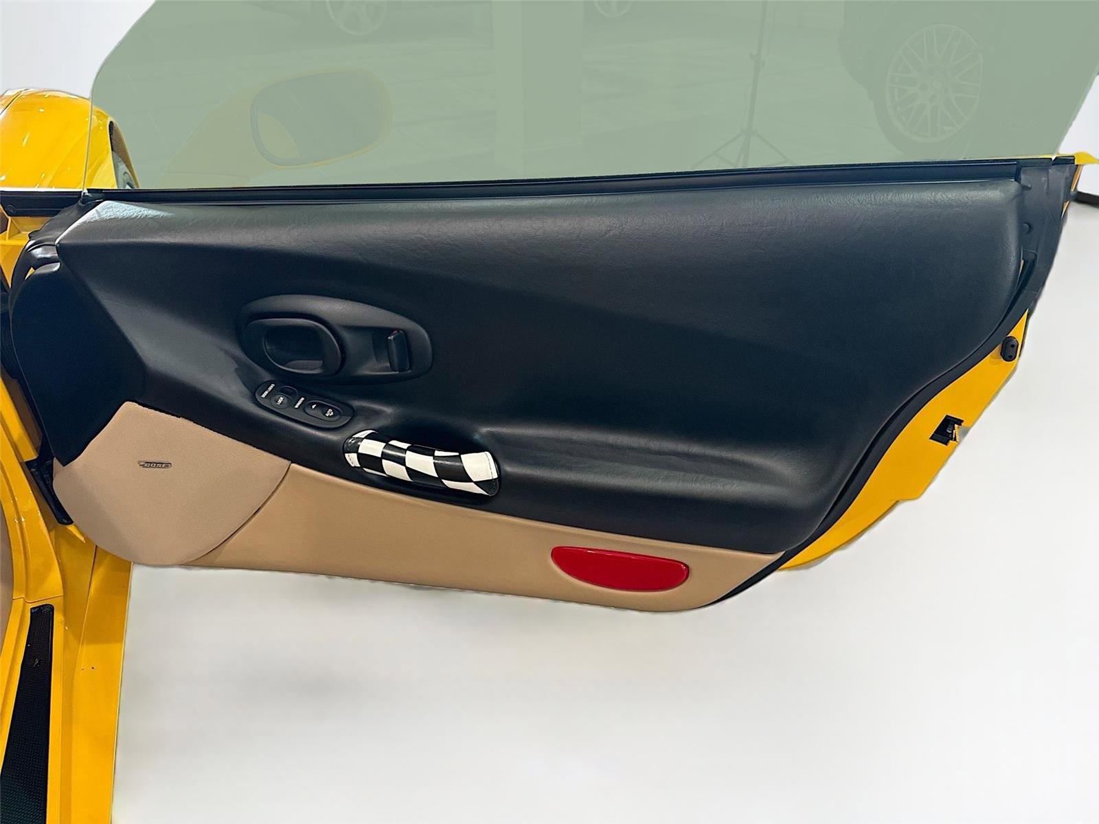 Used 2004 Chevrolet Corvette Coupe w/ Preferred Equipment Group image 12