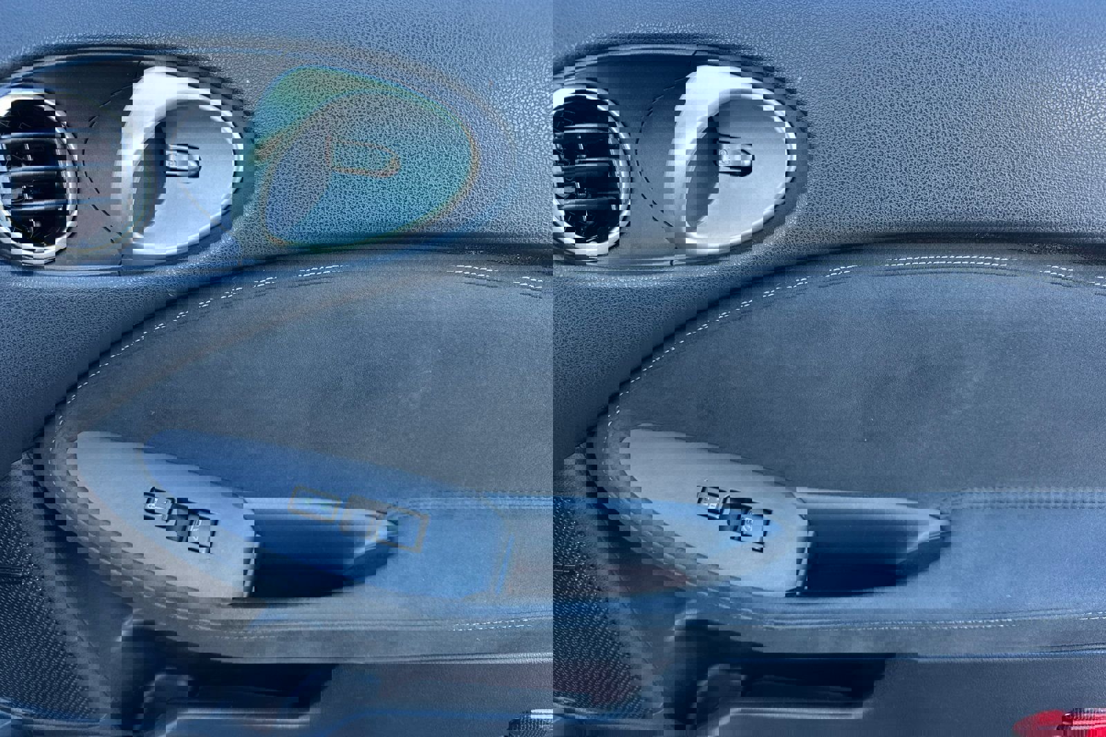 Used 2014 Nissan 370Z Touring image 17