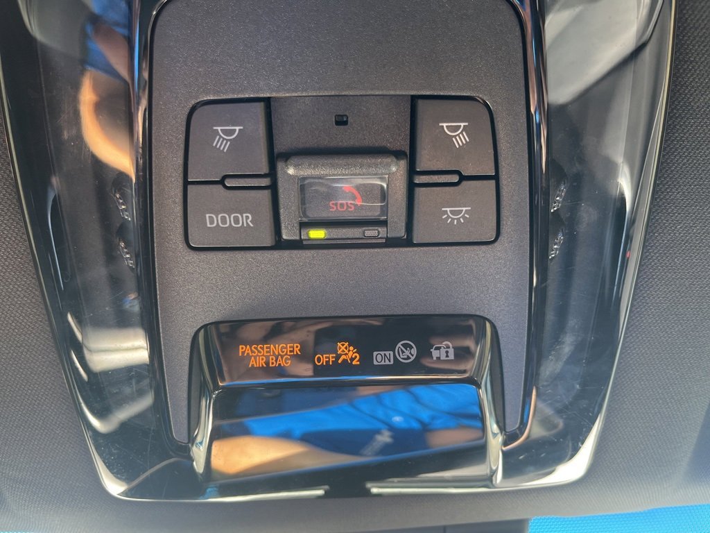 Used 2021 Toyota Venza XLE image 15