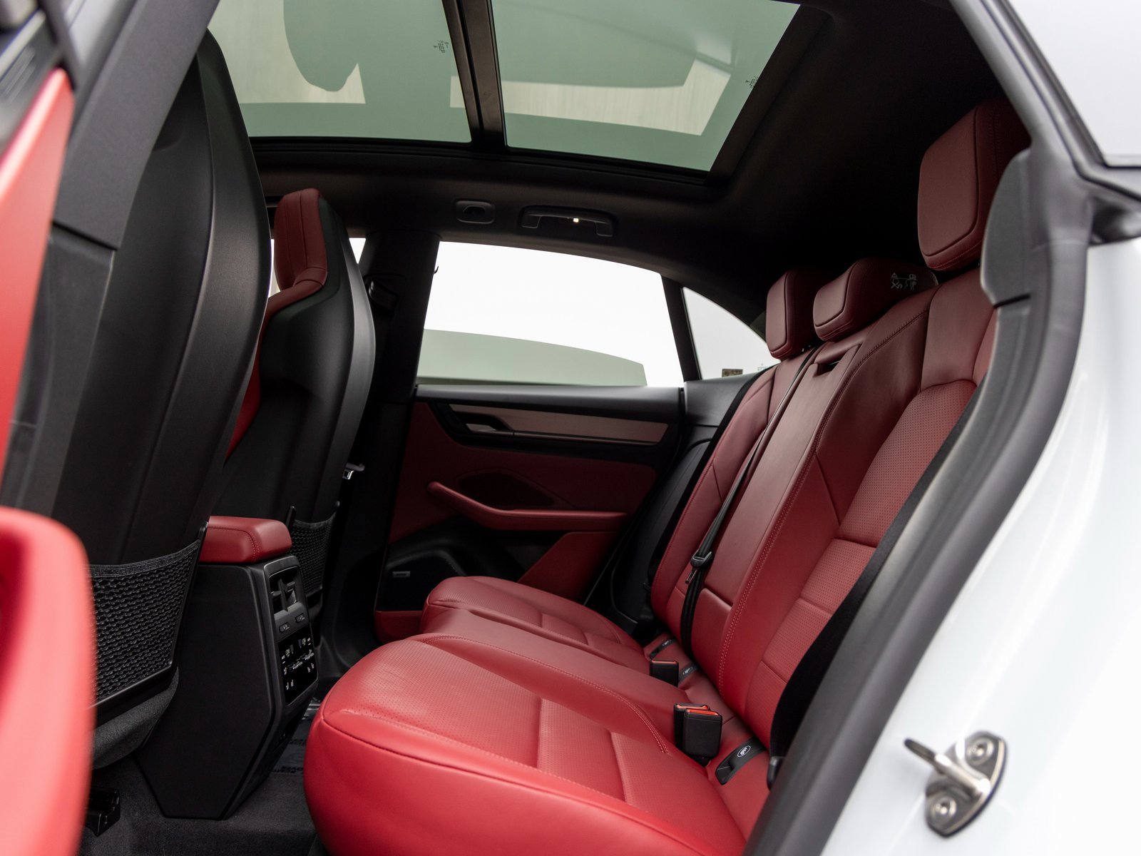 Certified 2024 Porsche Macan 4 Electric image 39