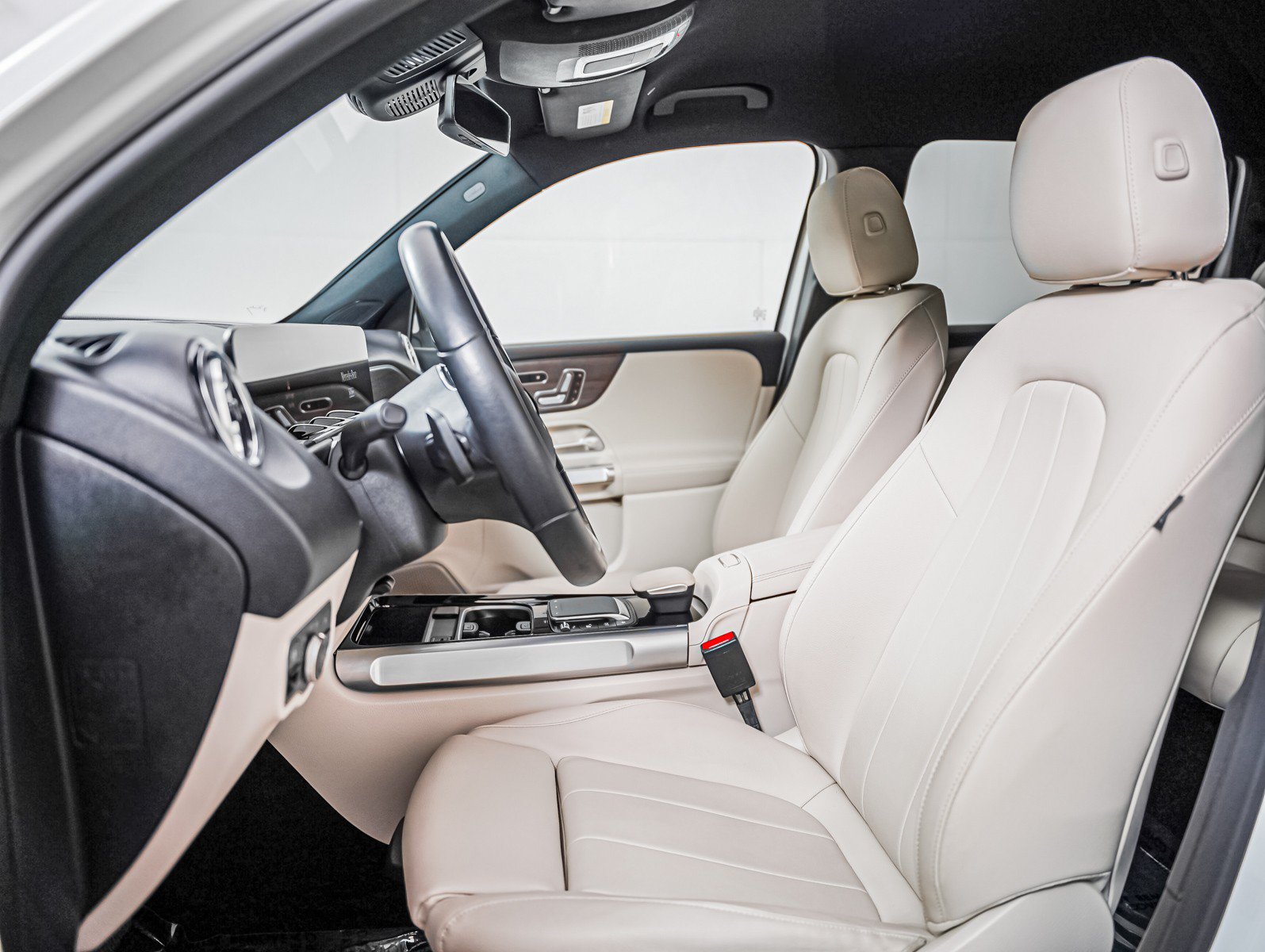 Certified 2023 Mercedes-Benz EQB 300 4MATIC w/ Exclusive Package image 12