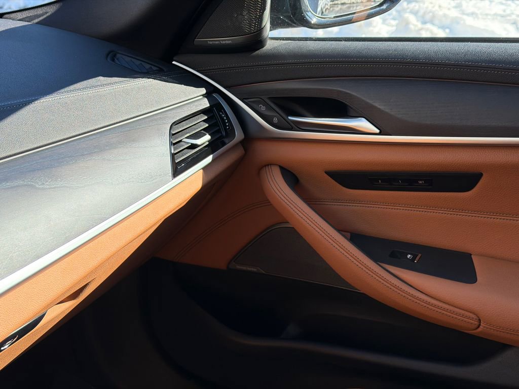 Used 2023 BMW M550i xDrive w/ Executive Package image 30