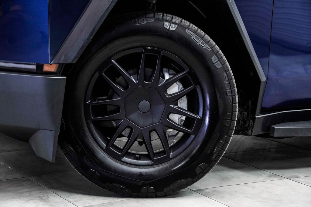 Used 2025 Tesla Cybertruck AWD Crew Cab image 3