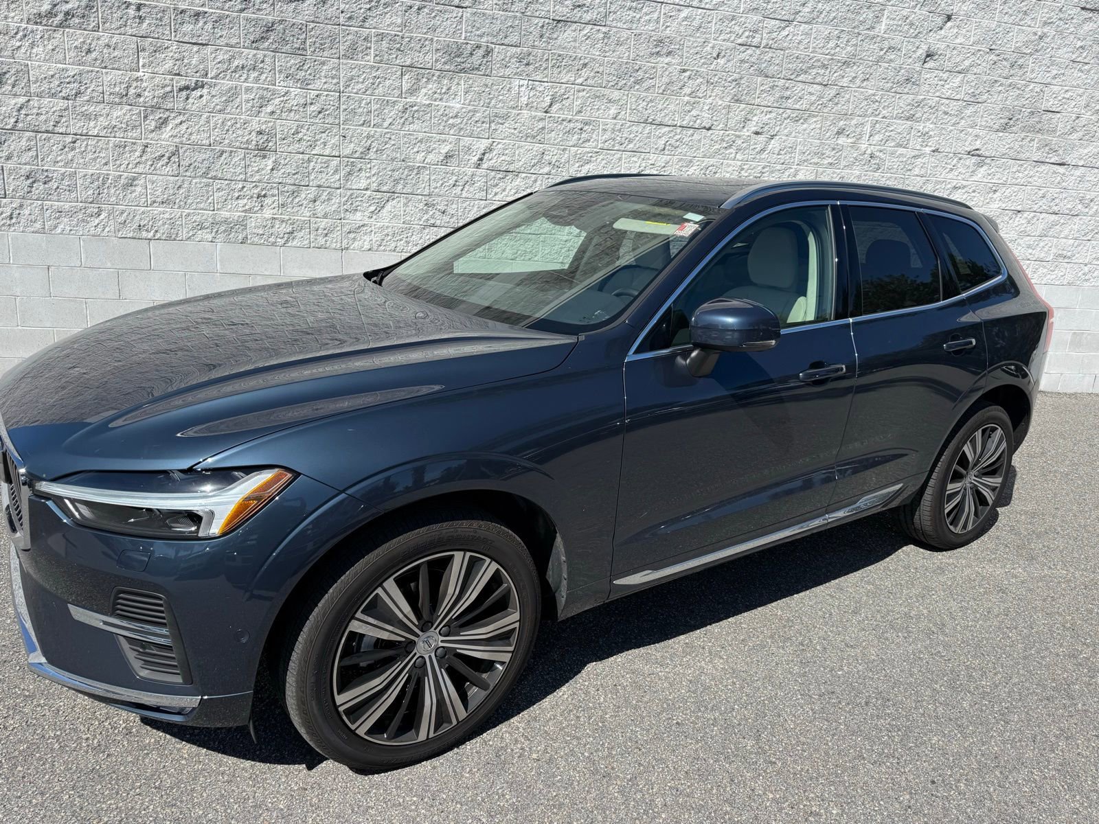 Used 2023 Volvo XC60 B5 Plus w/ Climate Package