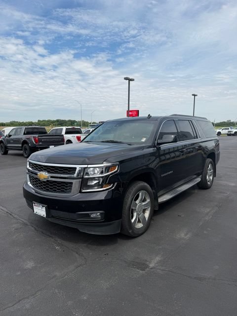 Used 2015 Chevrolet Suburban LT w/ Luxury Package AWD/4WD image 4