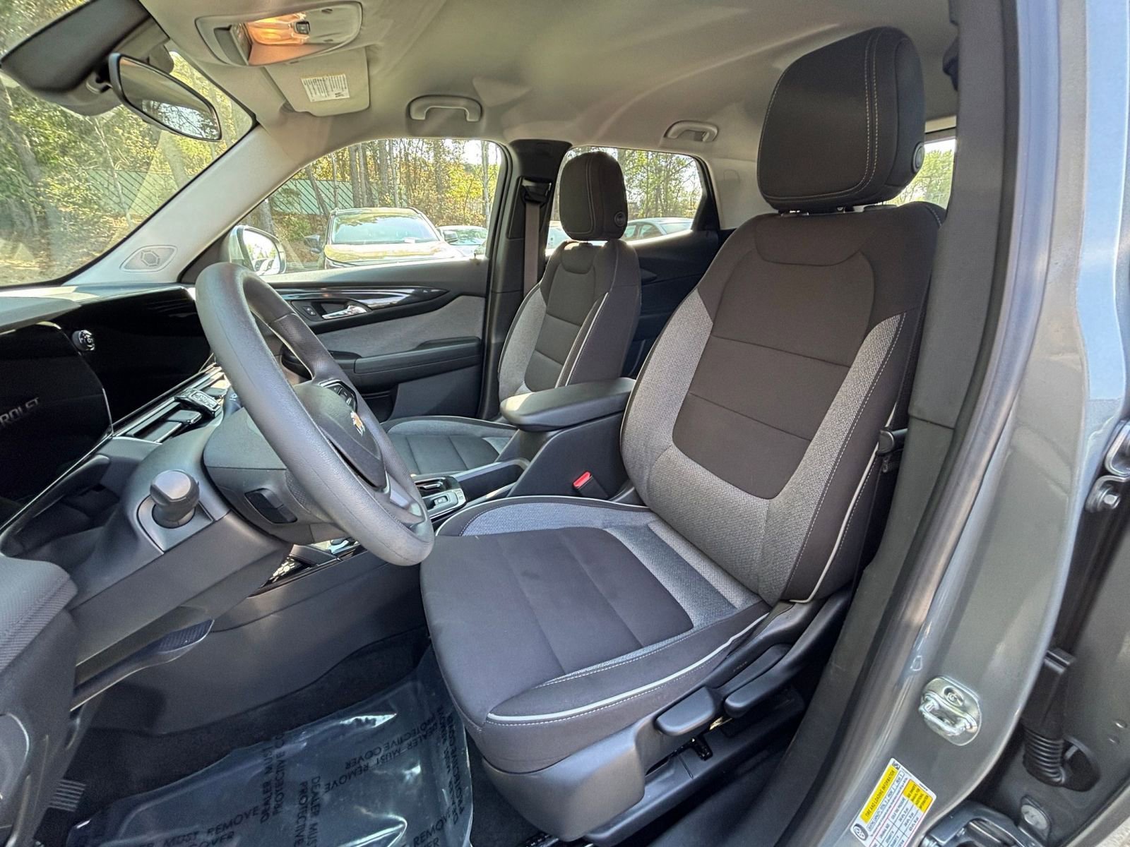 Used 2025 Chevrolet TrailBlazer LT image 37