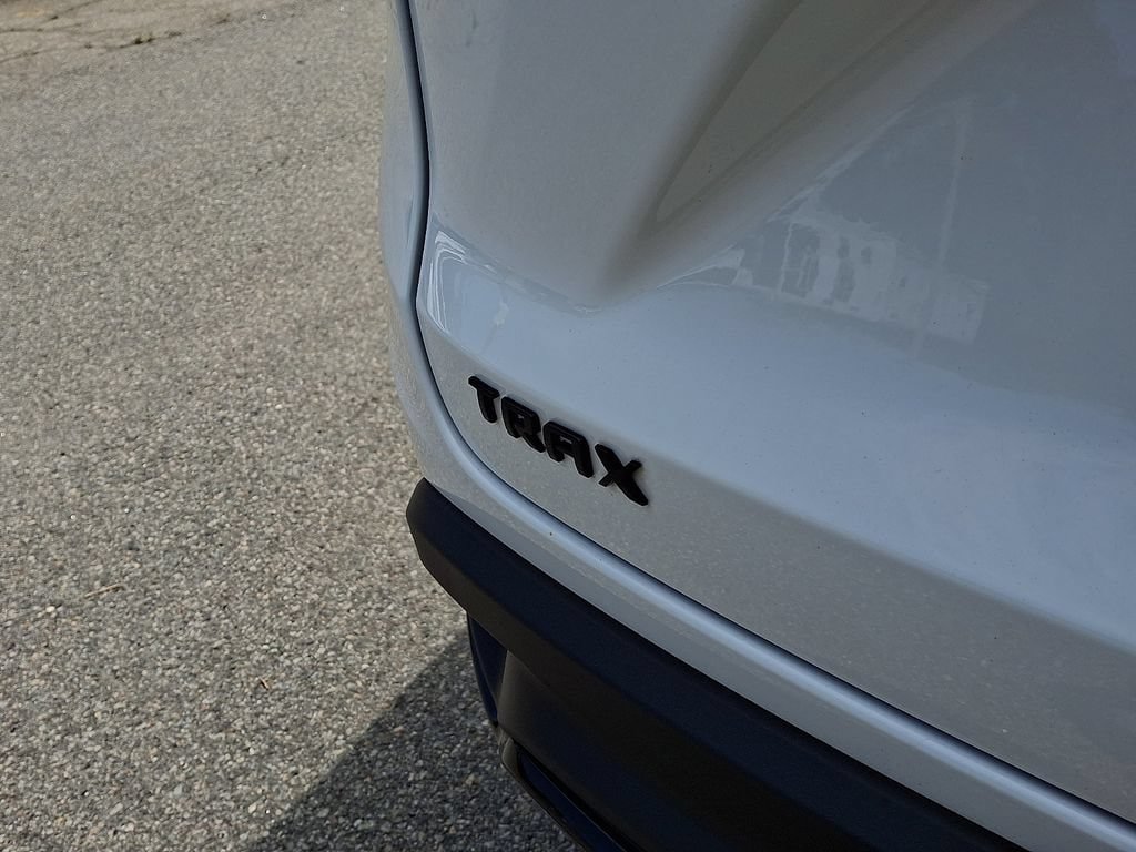 Used 2024 Chevrolet Trax RS FWD image 34
