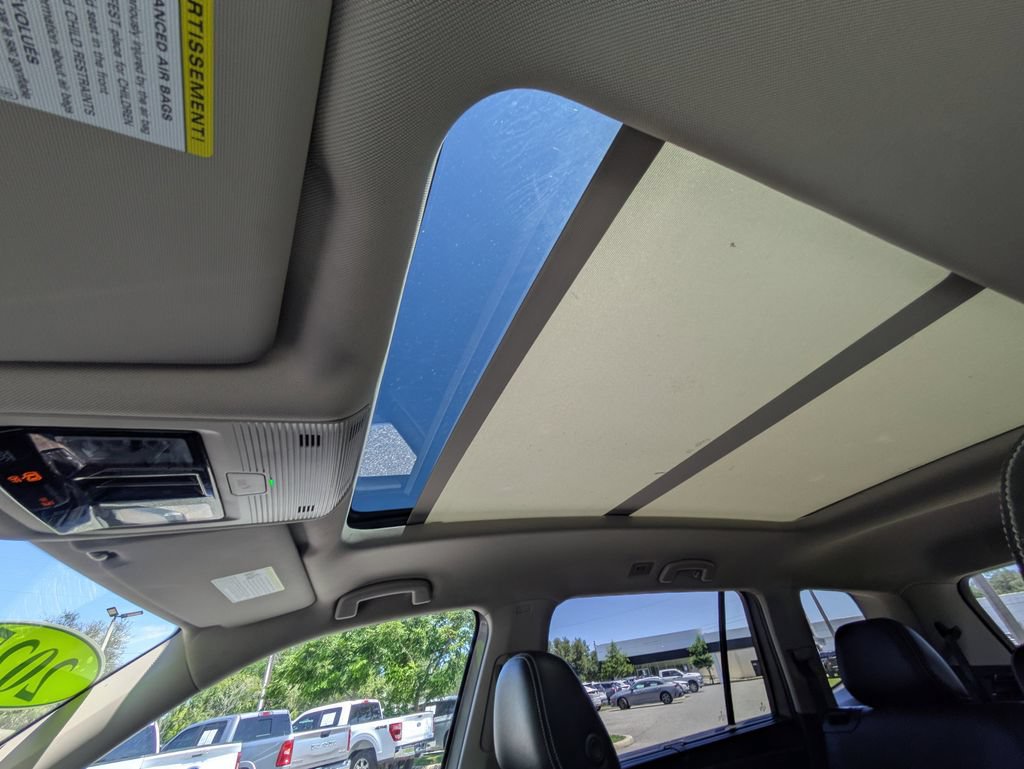 Used 2025 Volkswagen Atlas SEL AWD/4WD image 18