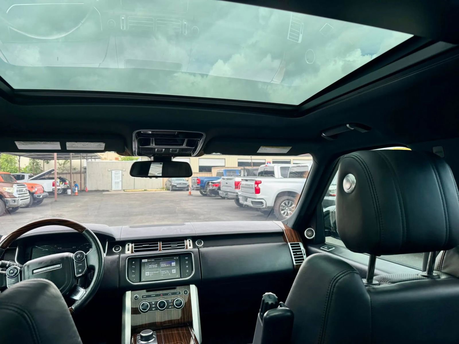 Used 2016 Land Rover Range Rover Supercharged image 3