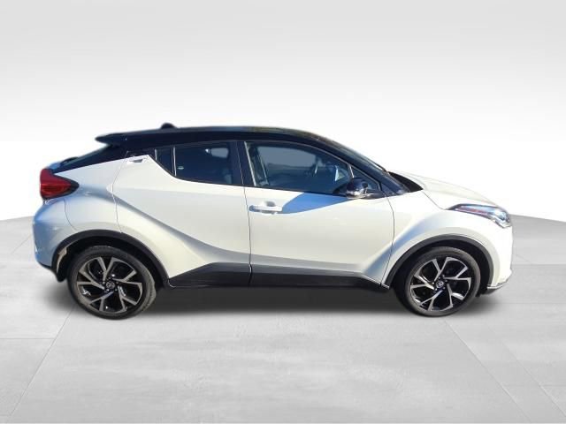 Used 2020 Toyota C-HR XLE image 9
