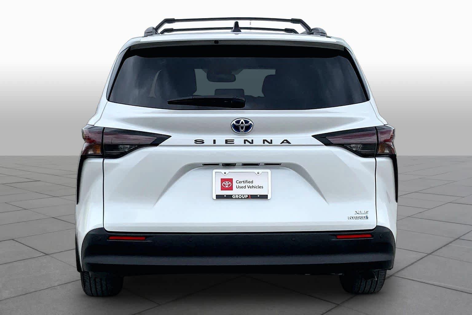 Certified 2024 Toyota Sienna XLE FWD image 5