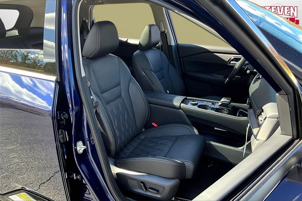 New 2026 Nissan Rogue Platinum image 10