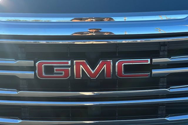 Used 2023 GMC Acadia SLT image 39