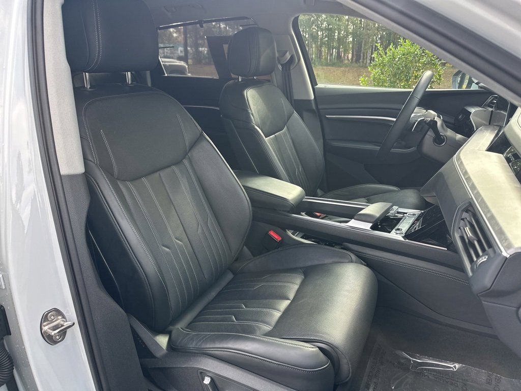 Used 2024 Audi Q8 e-tron Prestige image 16
