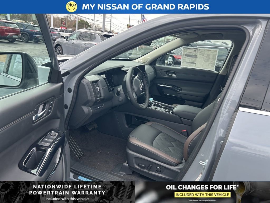 New 2026 Nissan Pathfinder Platinum image 10