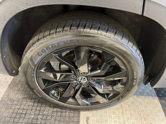 Certified 2023 Volkswagen Taos SE FWD image 14