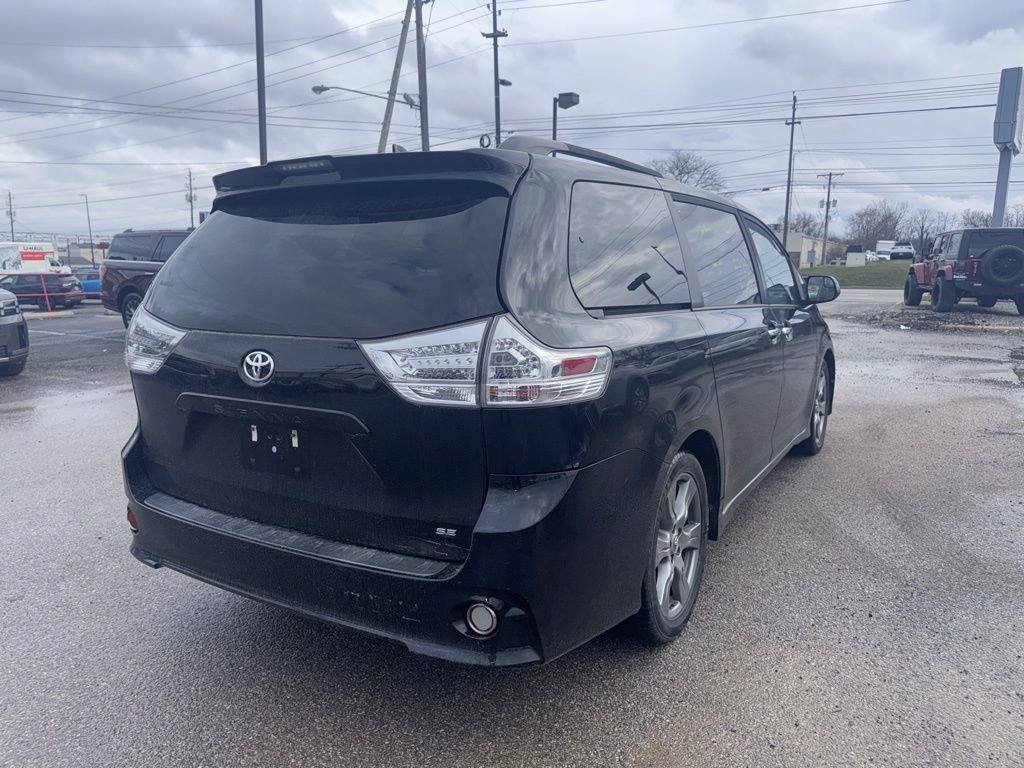 Used 2019 Toyota Sienna SE image 5