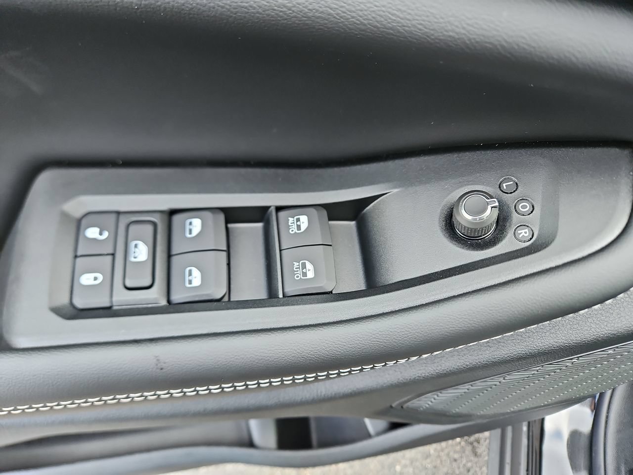 New 2026 Jeep Grand Cherokee Altitude AWD/4WD image 19