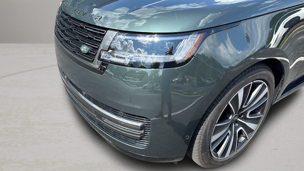 Used 2025 Land Rover Range Rover SE AWD/4WD image 9