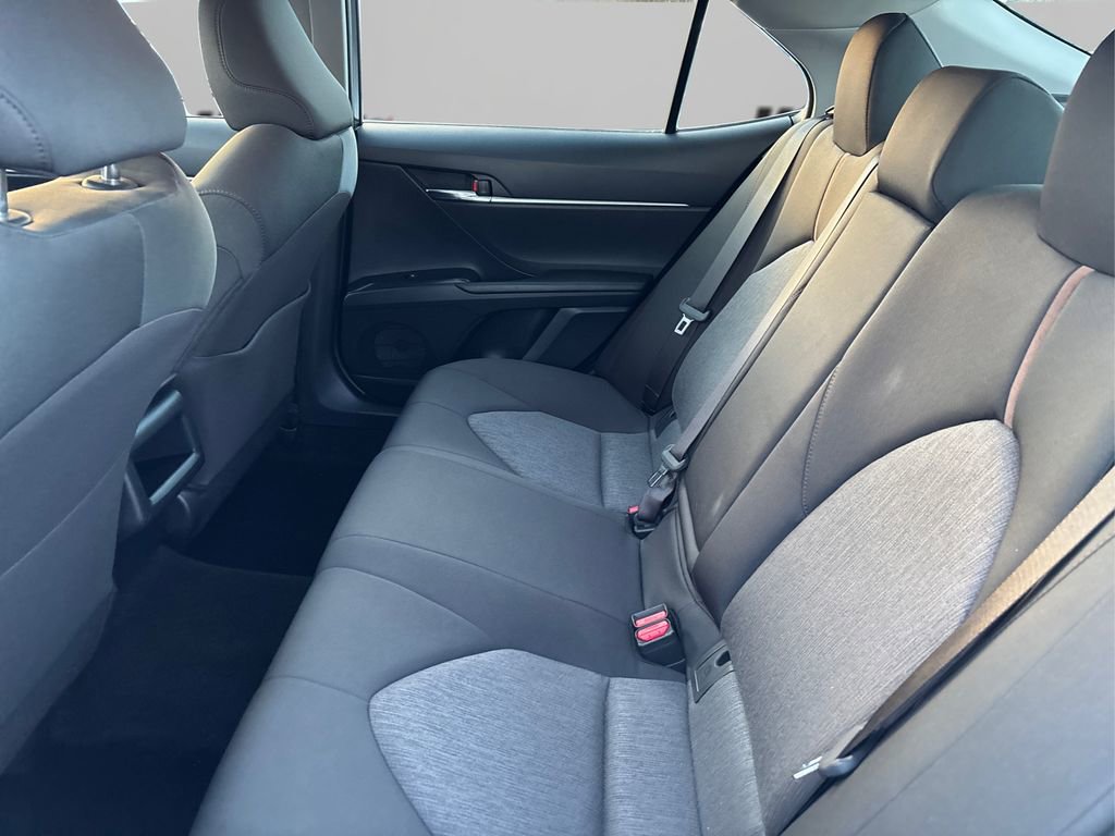 Used 2018 Toyota Camry LE image 10