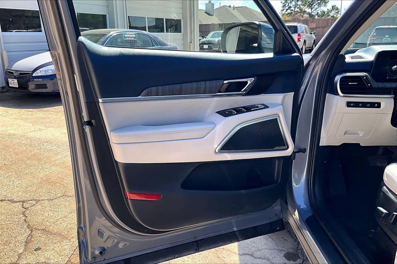 Used 2024 Kia Telluride EX image 20