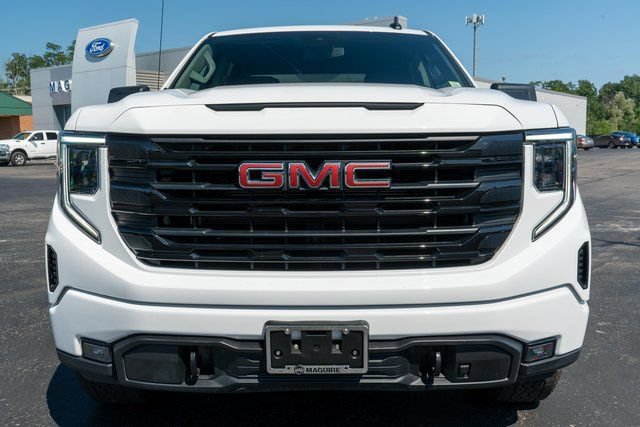 Used 2025 GMC Sierra 1500 Elevation AWD/4WD image 3
