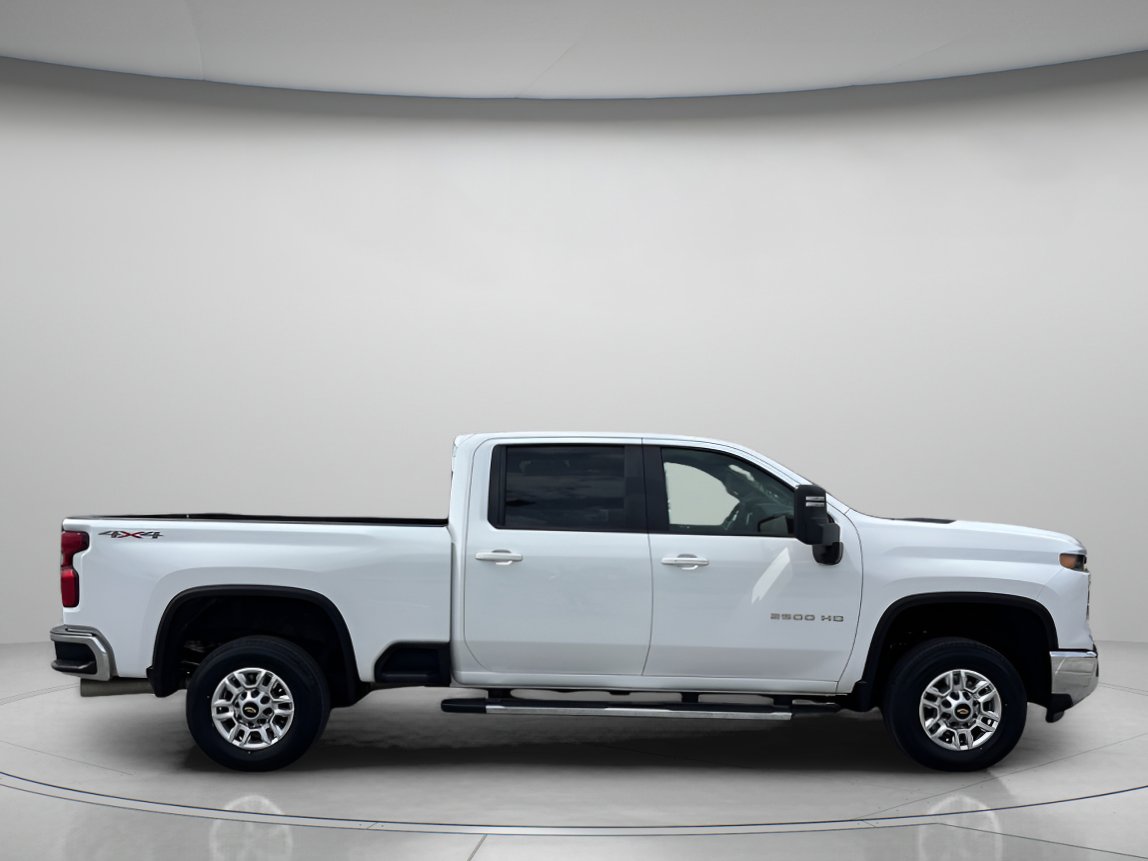 Used 2024 Chevrolet Silverado 2500 LT w/ Convenience Package image 2