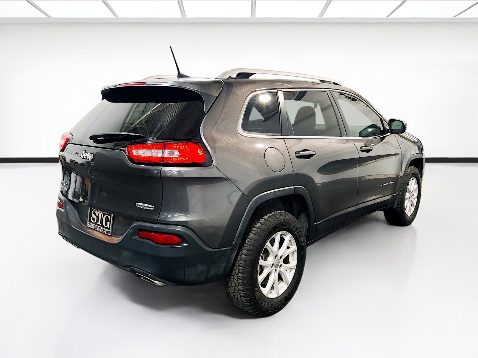 Used 2017 Jeep Cherokee Latitude w/ Comfort/Convenience Group AWD/4WD image 4