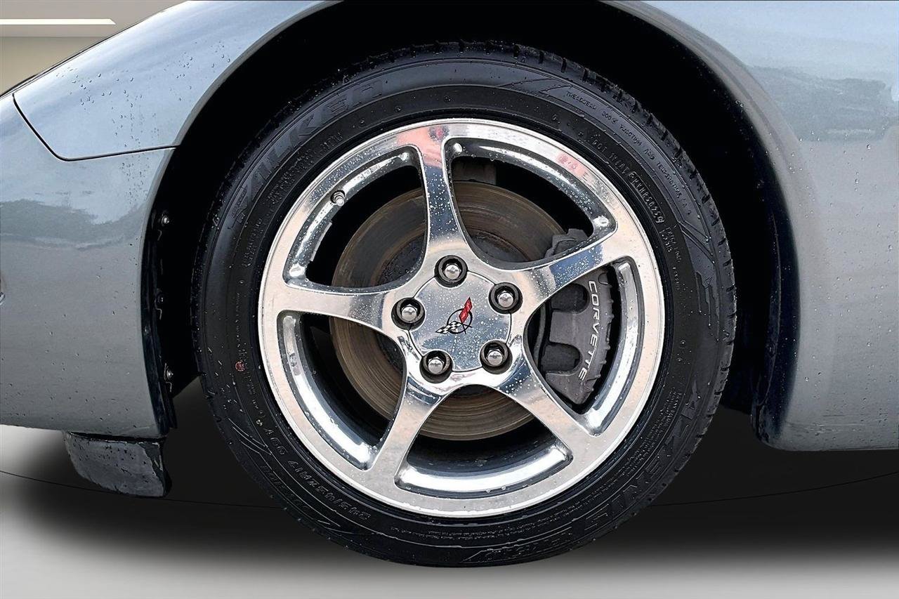 Used 2004 Chevrolet Corvette Coupe w/ Roof Package RWD image 33