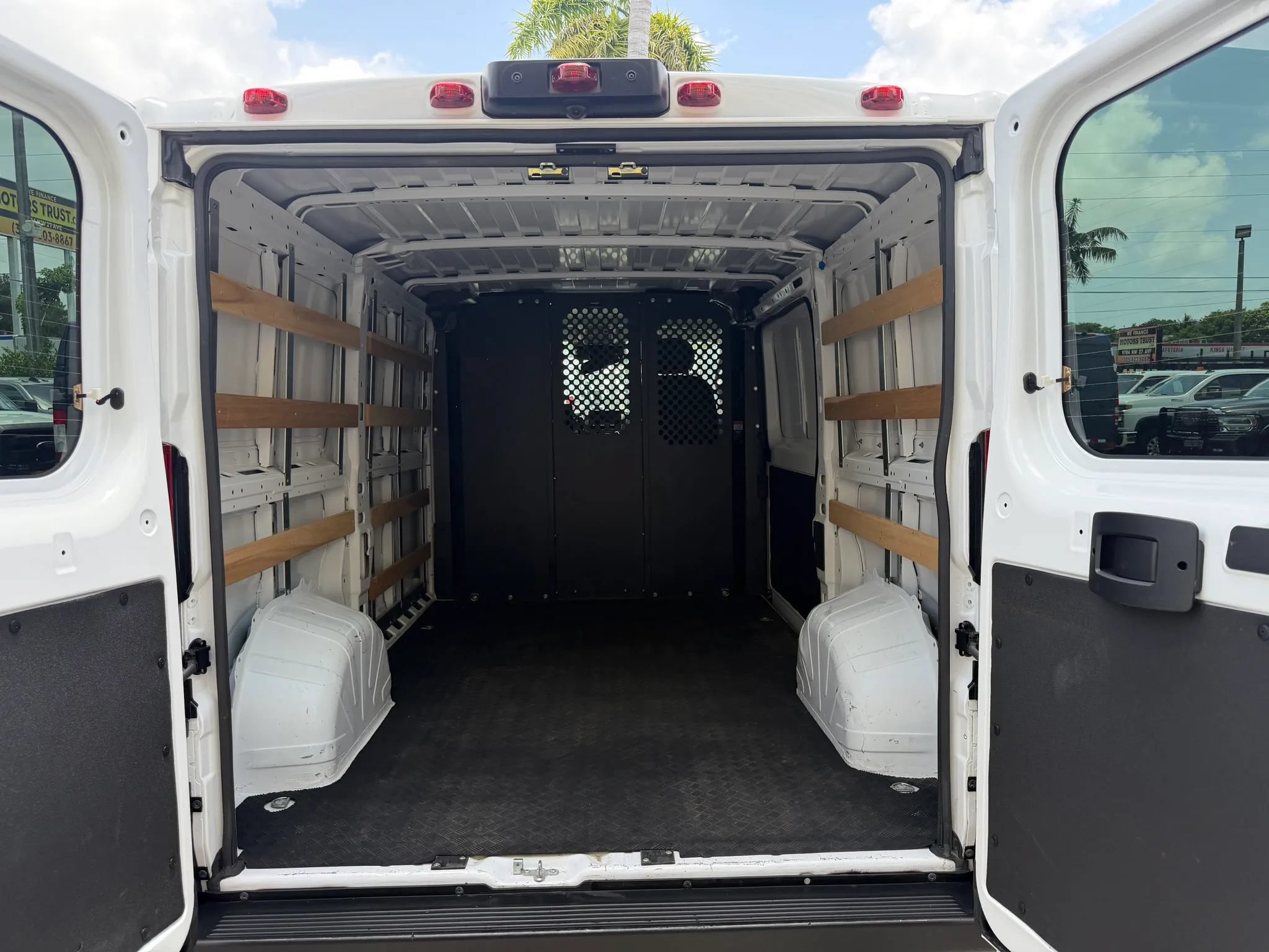Used 2025 RAM ProMaster 2500 w/ U-Haul Equipment Group FWD image 6