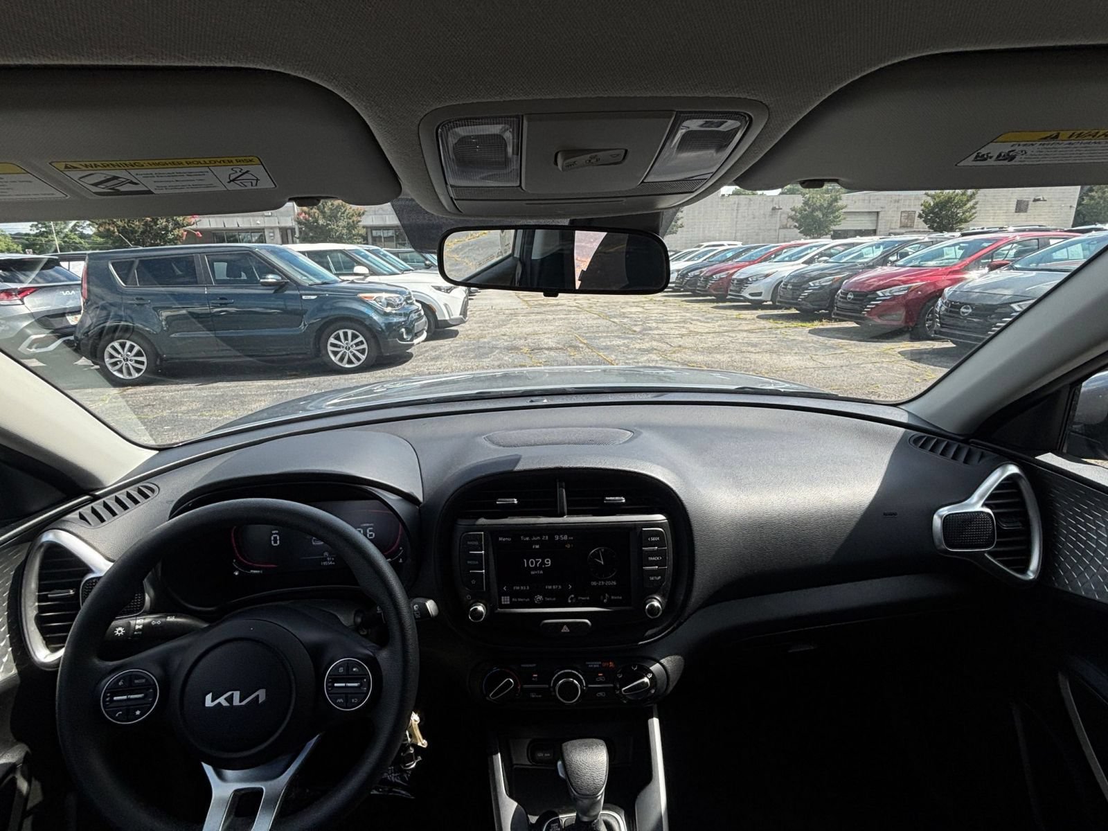 Used 2025 Kia Soul LX w/ LX Technology Package FWD image 31