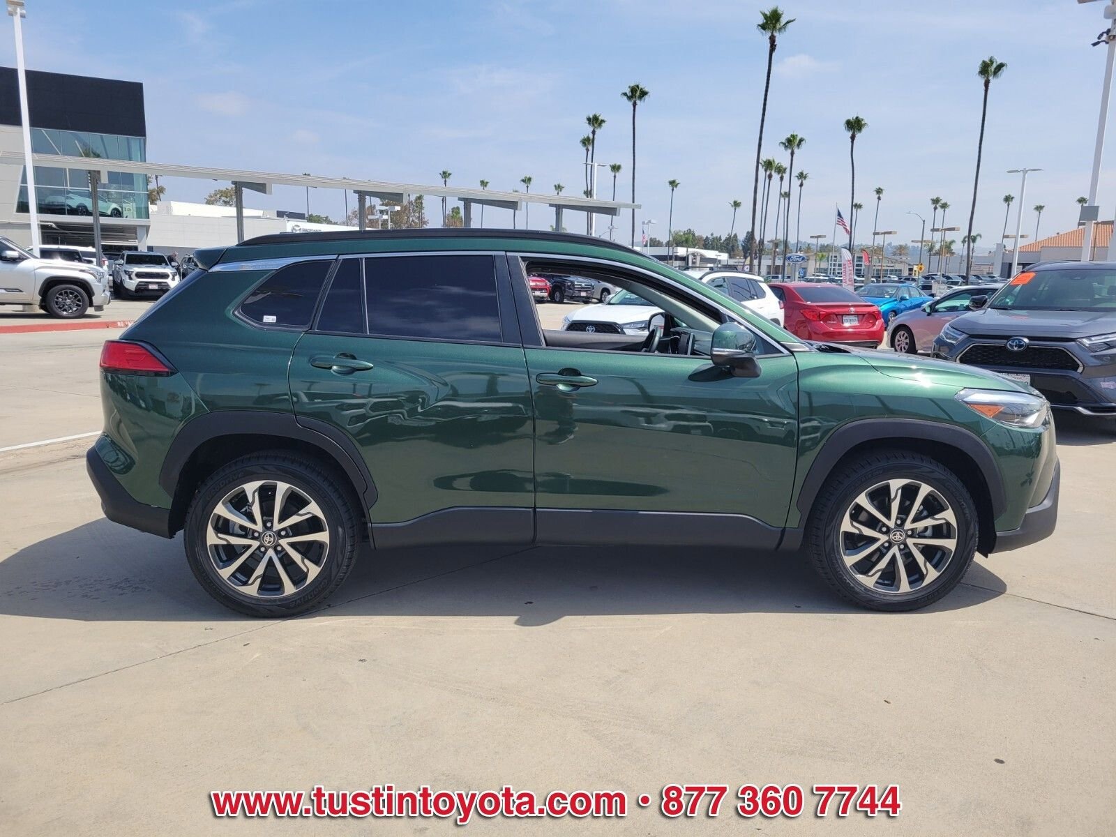 Used 2022 Toyota Corolla Cross XLE w/ Black Badges Package (TMS) AWD/4WD image 3