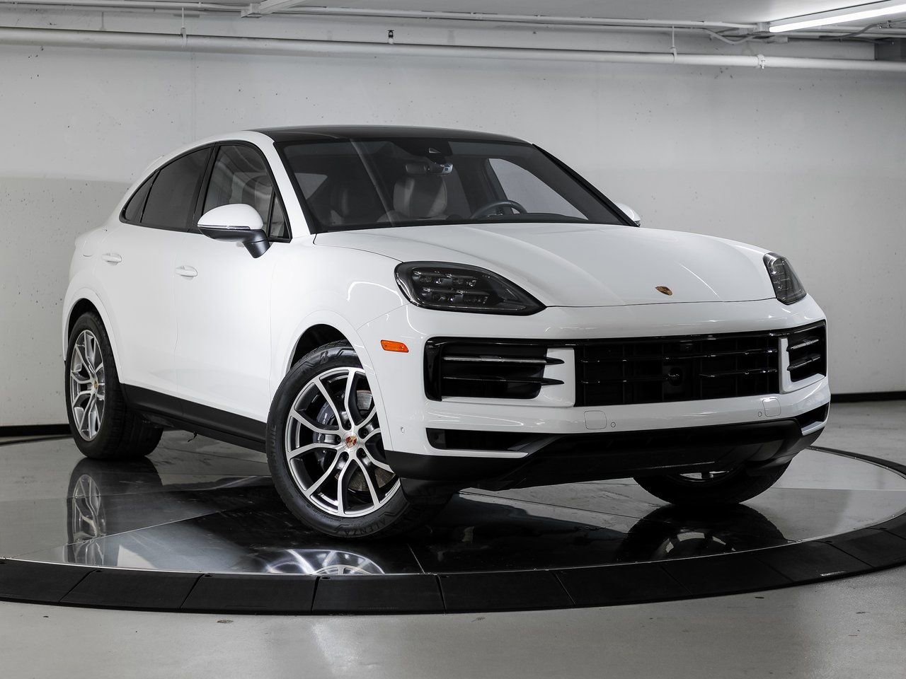 Certified 2025 Porsche Cayenne Coupe image 9