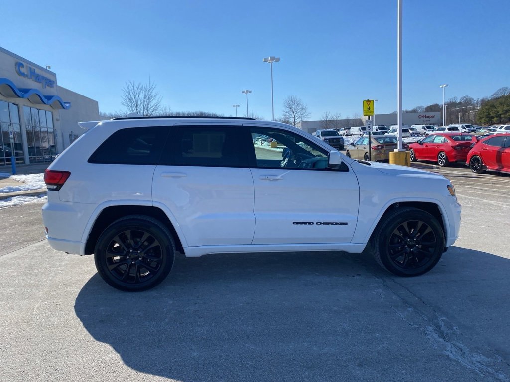 Used 2018 Jeep Grand Cherokee Altitude image 2
