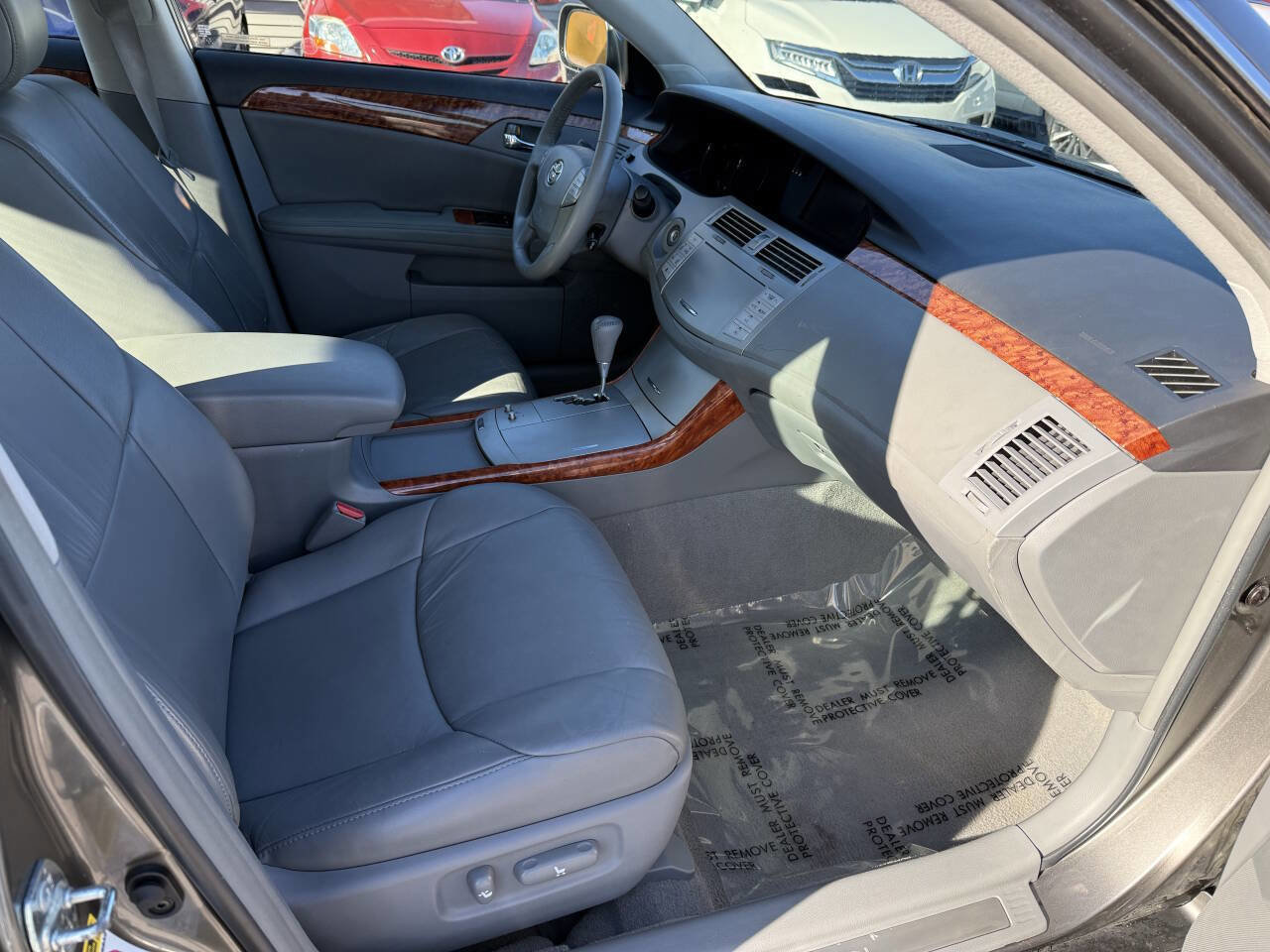 Used 2005 Toyota Avalon XLS image 9