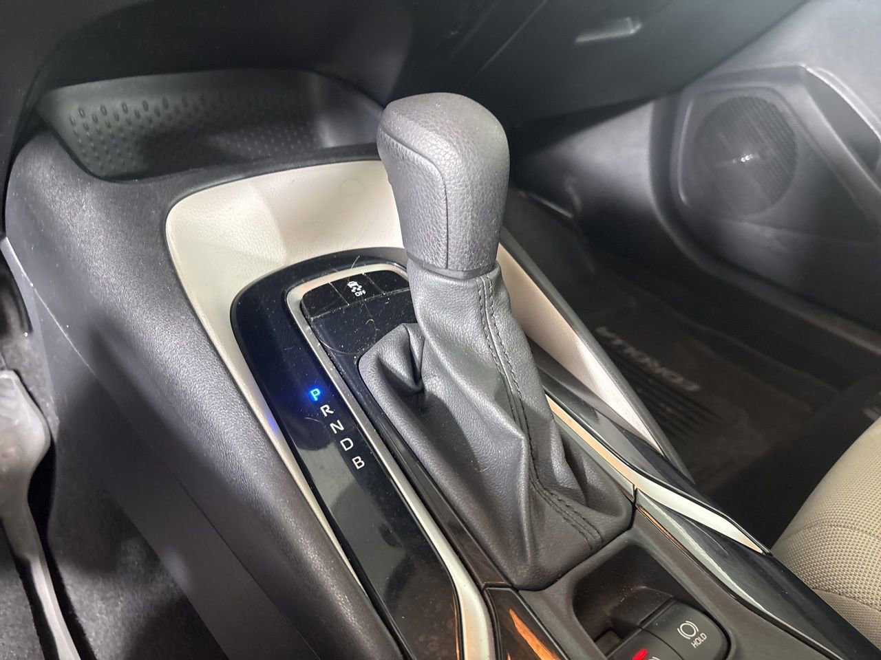 Used 2020 Toyota Corolla LE image 18