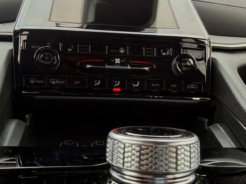 New 2025 Jeep Grand Cherokee Laredo X w/ Luxury Tech Group I image 16