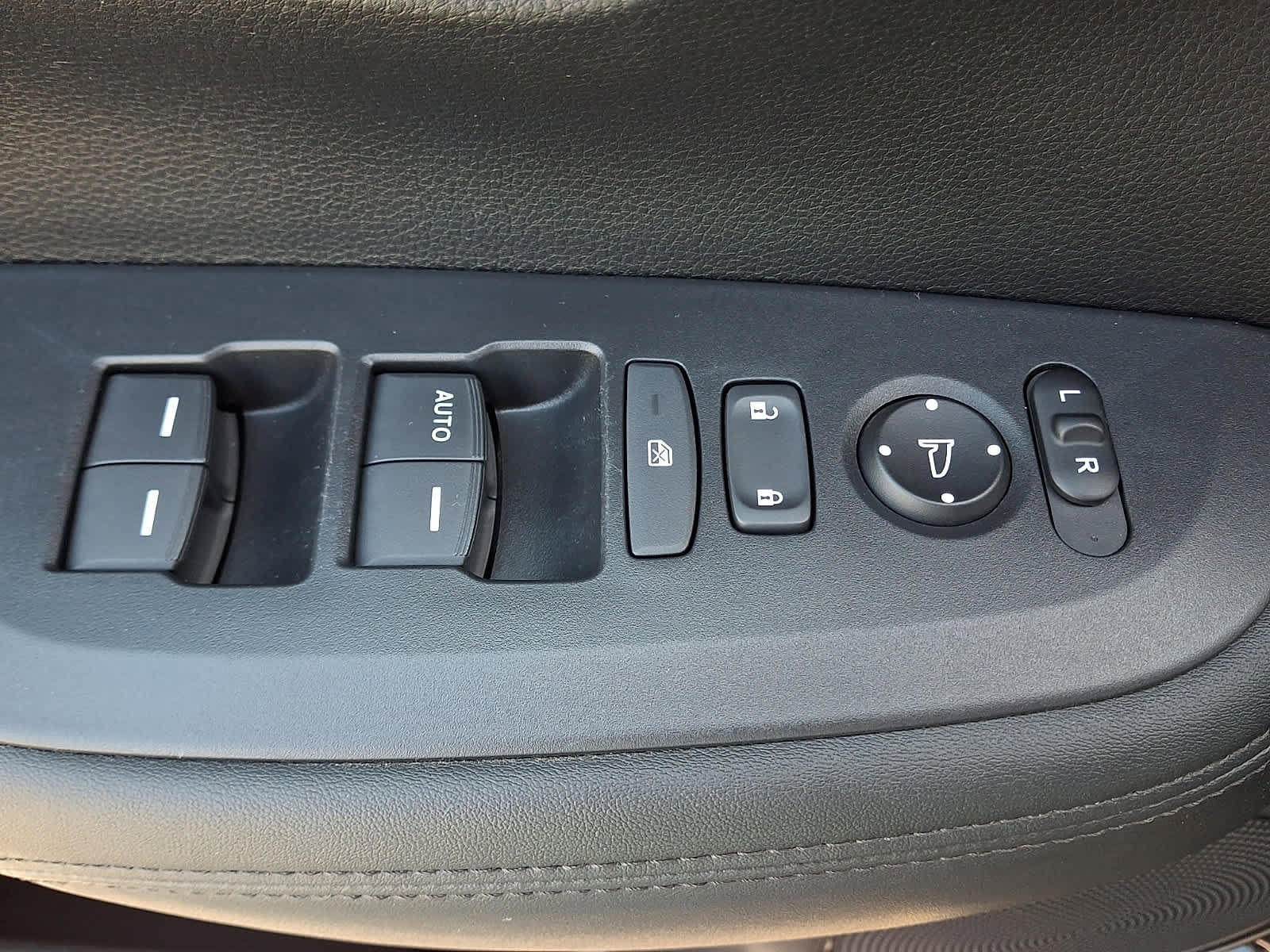 Certified 2024 Honda HR-V LX image 26