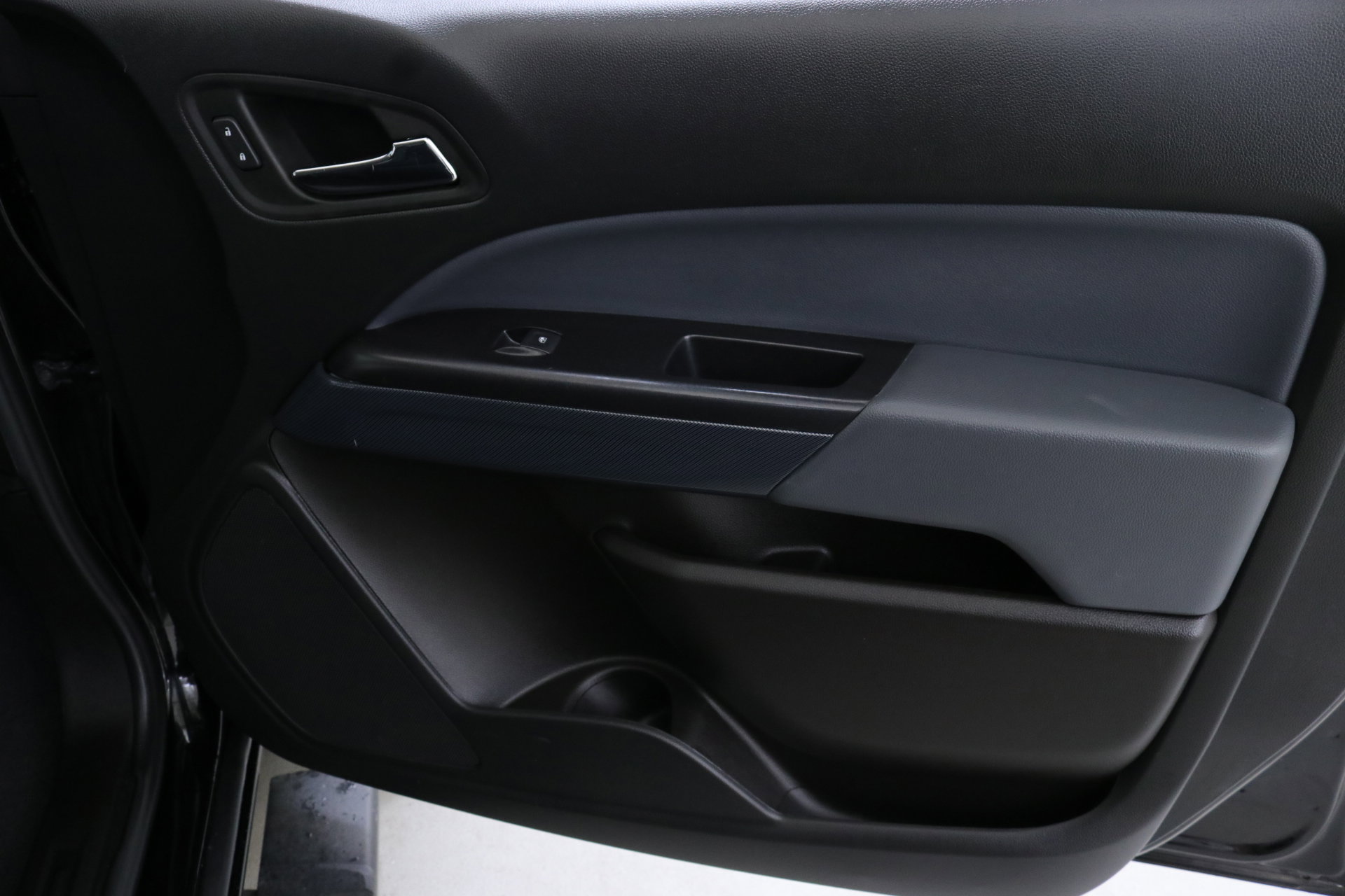 Used 2022 Chevrolet Colorado Z71 w/ Safety Package image 29