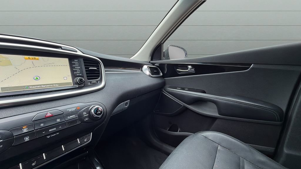 Used 2016 Kia Sorento SX image 23